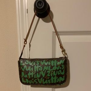 LOUIS VUITTON Graffiti Pochette